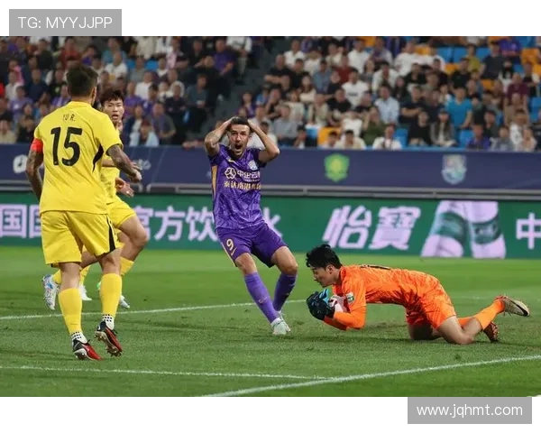 足球比赛中的集体防守与攻防平衡